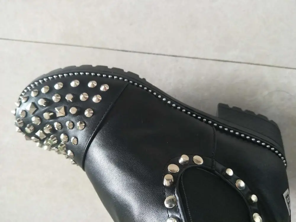 

Winter Punk Rivet Boots Women Round Head Toe Leather Booties Studded Thick Low Heels Chelsea Ankle Plush Botas De Mujer
