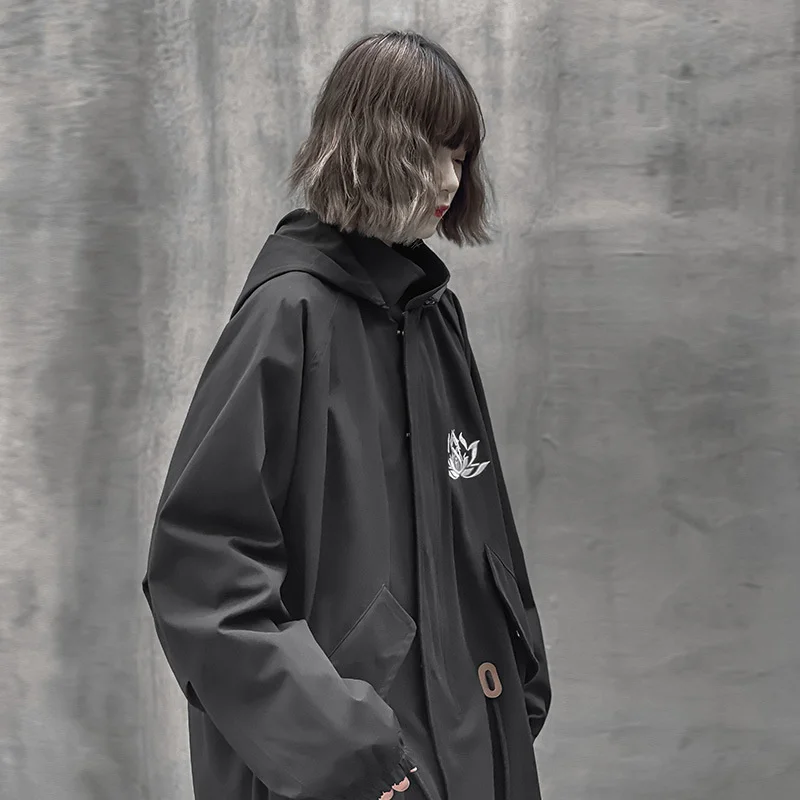 

Cargo Black Windbreaker Jackets Streetwear Men Flower Embroidery Jacket Hooded 2021 Loose Coats WB076