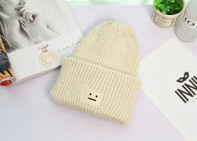 beige Осень зима бренд Skullies Beanies 1 шт. корейский квадратный улыбающееся лицо вязаные шапки для влюбленных шапки для женщин и мужчин 4 цвета - Цвет: beige