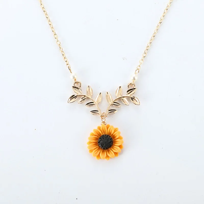 

Delicate Sunflower Pendant Choker Necklace For Women Creative Imitation Pearls Jewelry Necklace Clothes Accessories for Gift