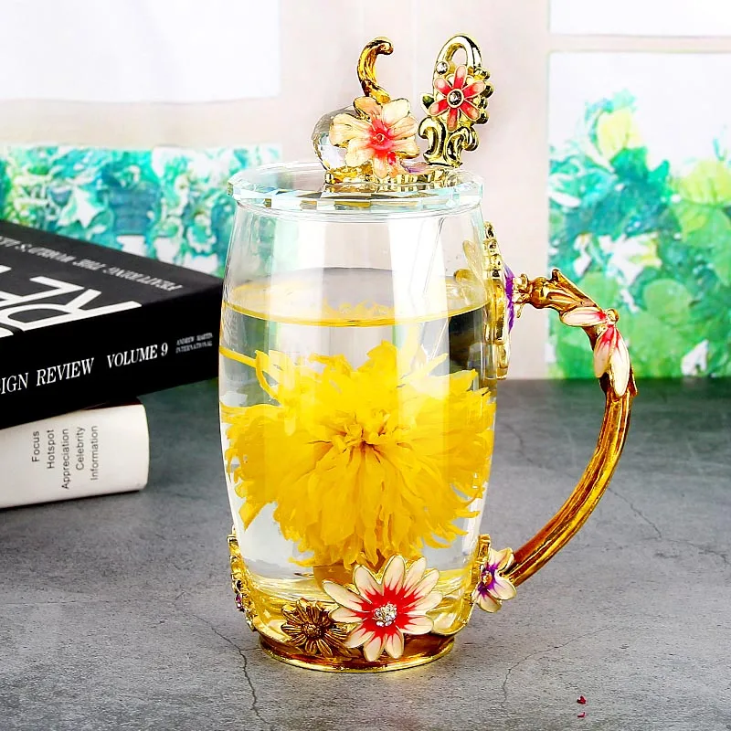 Кружка Red Rose Enamel Crystal с цветочным узором и ручкой - идеальный подарок для любимого человека на свадьбу.