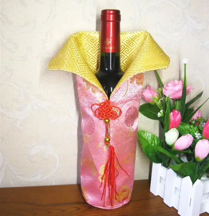 

Chinese Handmade Silk Wine Bottle Cover with Chinese Knot New Year Christmas Table Decoration Bottle Cover Bags Wholesale