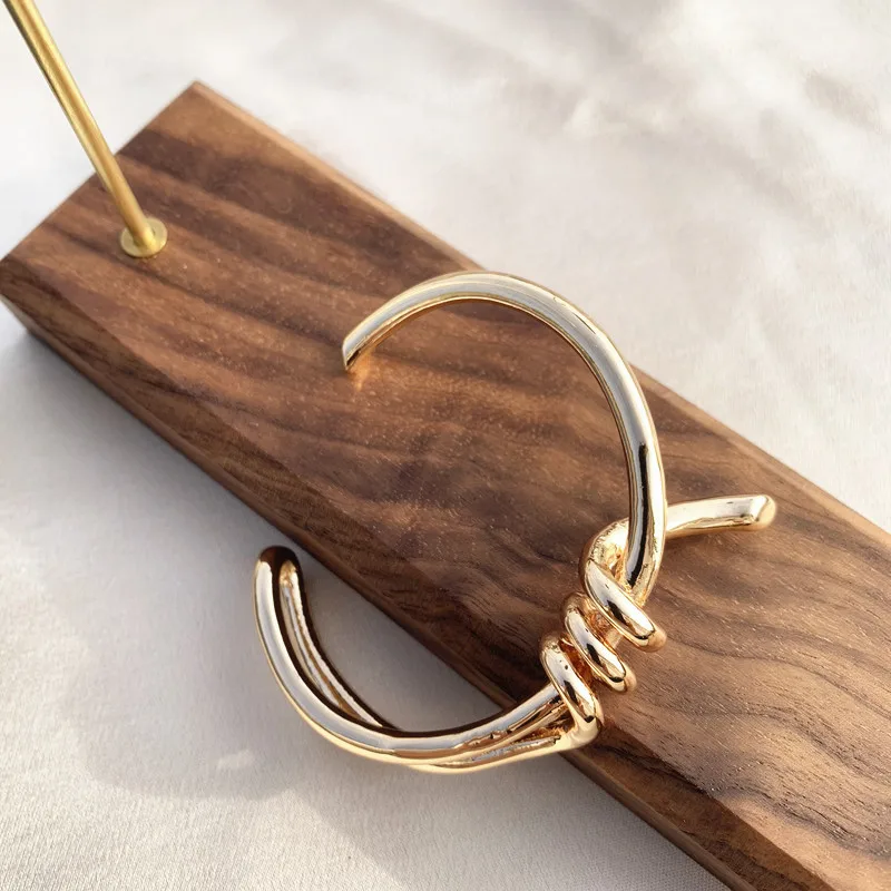 Женские браслеты с витой обмоткой простые позолоченные металлическим покрытием