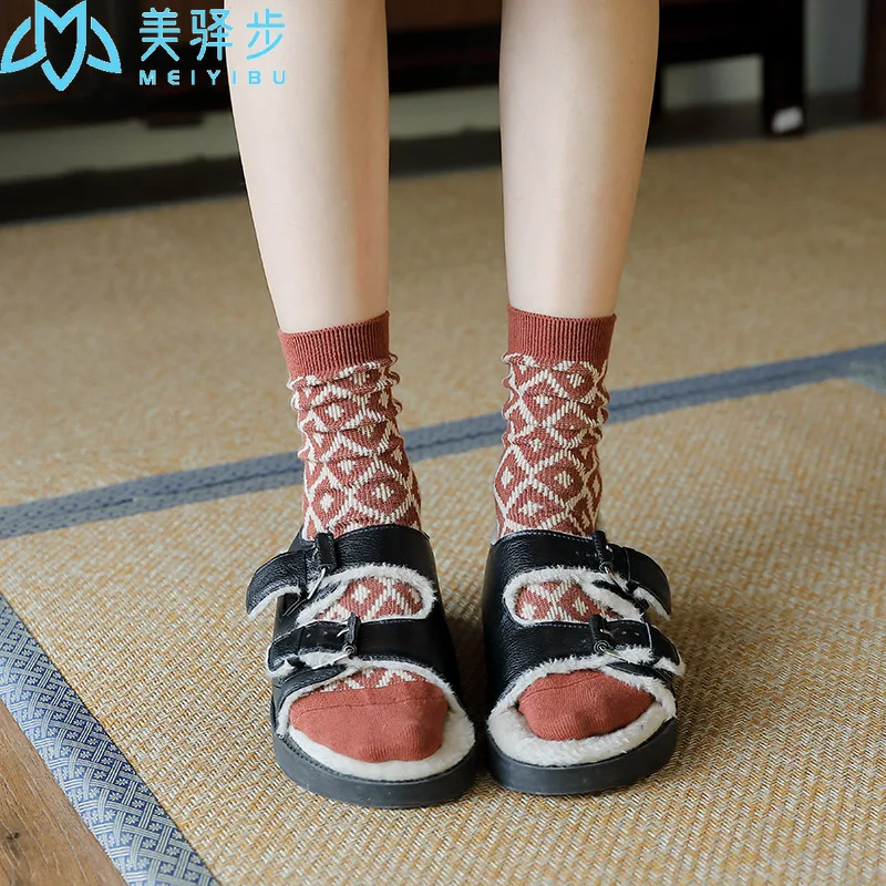 Female Socks Wholesale 10 PAIRS PER SET Autumn and Winter Retro Women Socks