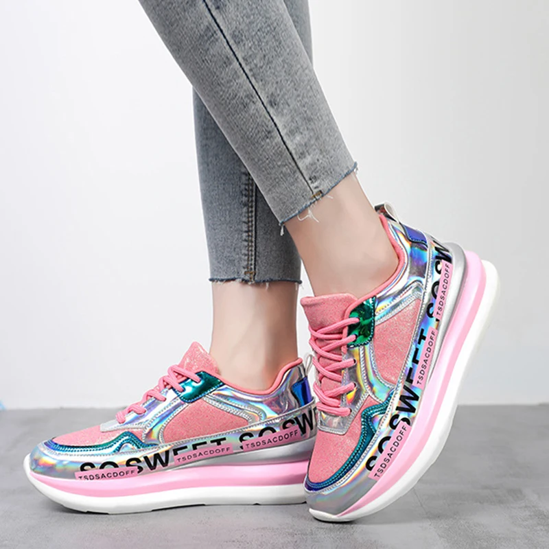 Женские кроссовки на платформе спортивные золотого желтого розового