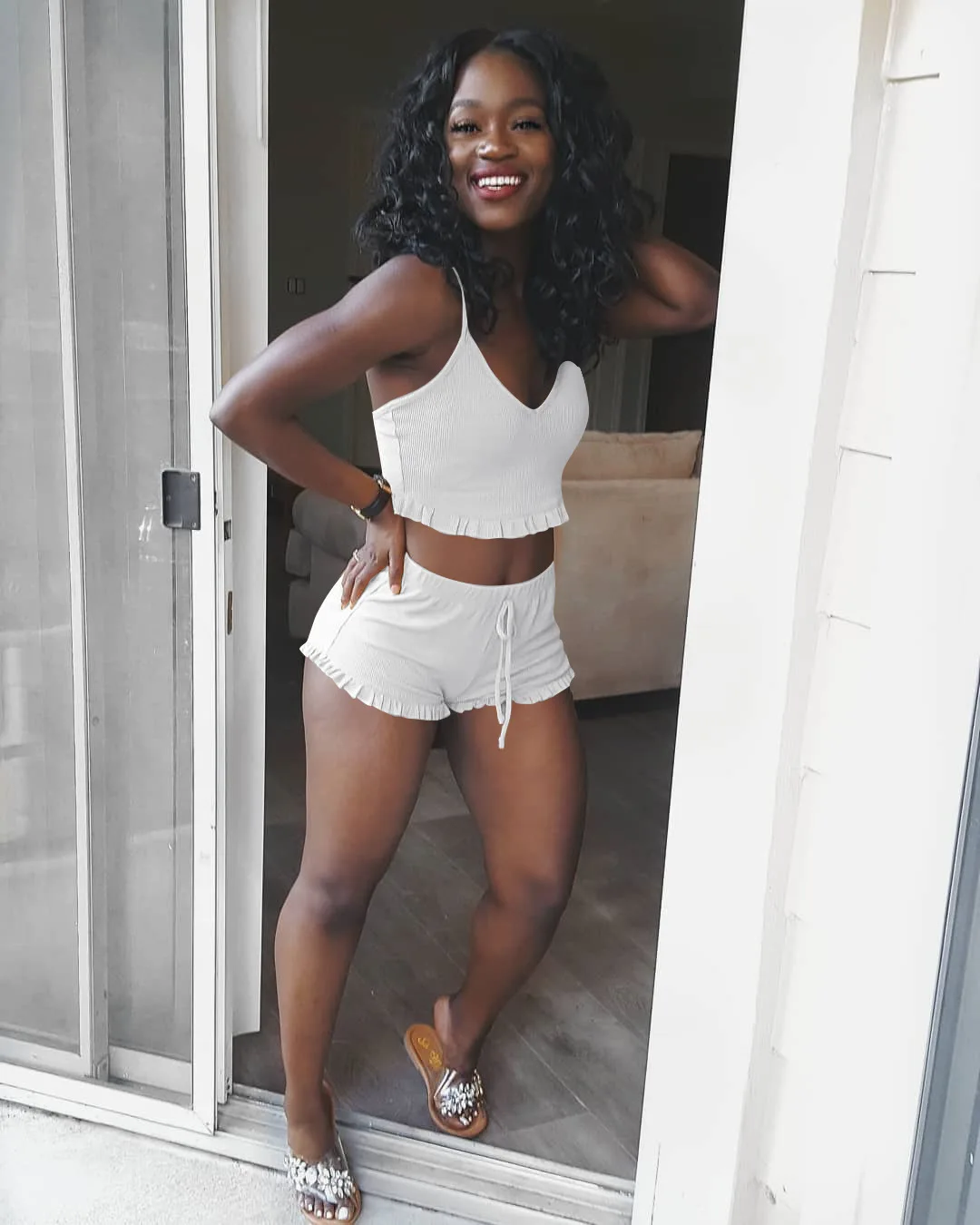 

Летний женский однотонный комплект с оборками, короткий топ с V-образным вырезом, жилет на бретельках с широкими штанинами, повседневный кос...