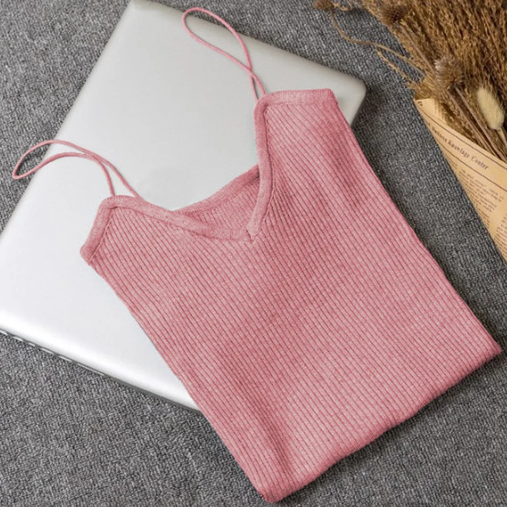 Женский трикотажный топ на бретелях укороченный без рукавов с v образным вырезом