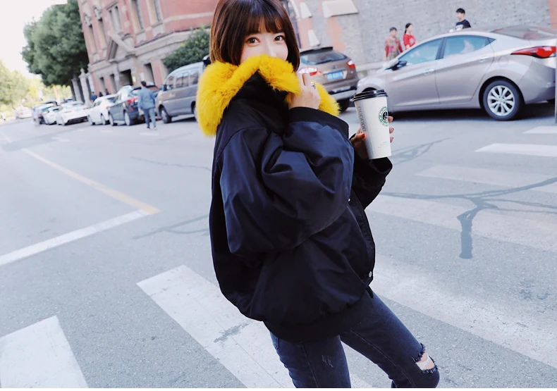 Куртка женская короткая на утином пуху с рукавами летучая мышь и воротником из