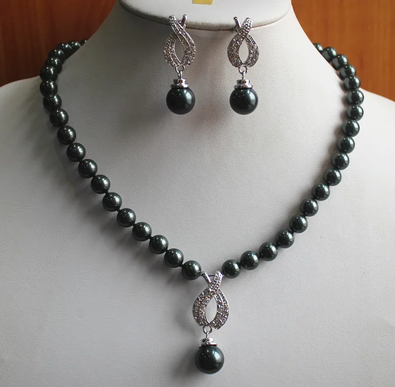

Комплект из колье и серёг, с черной жемчужиной 8 мм, 14 мм