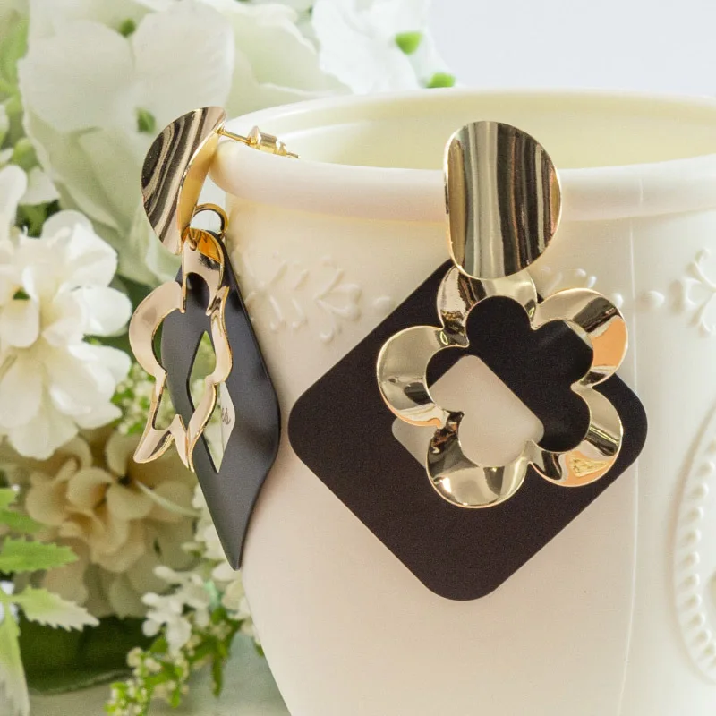 

1 Pair Exaggerated Gold Flower And Black Rectangle Metal Alloy Earrings For Women Pop Simple Retro Geometric Ear Jewelry