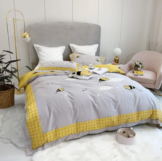 

Cotton satin 60S long-staple cotton four-piece suit cartoon little bee double quilt 1.5 / 1.8 cartoon four-piece suit