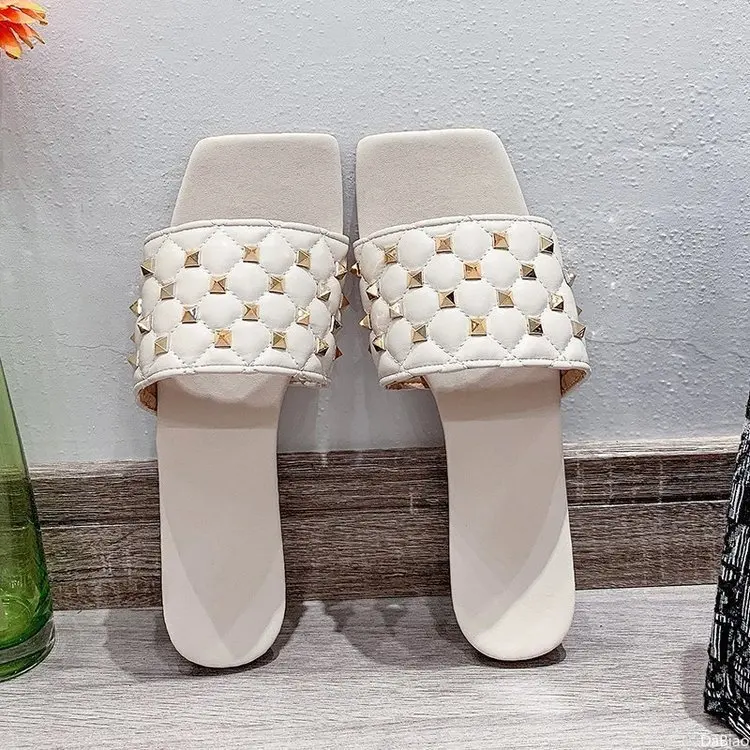 

2021 Square Toe Women's Sandals New Summer Style European and American Large Size Rivet Flat Beach Shoes Wear Flip-flops