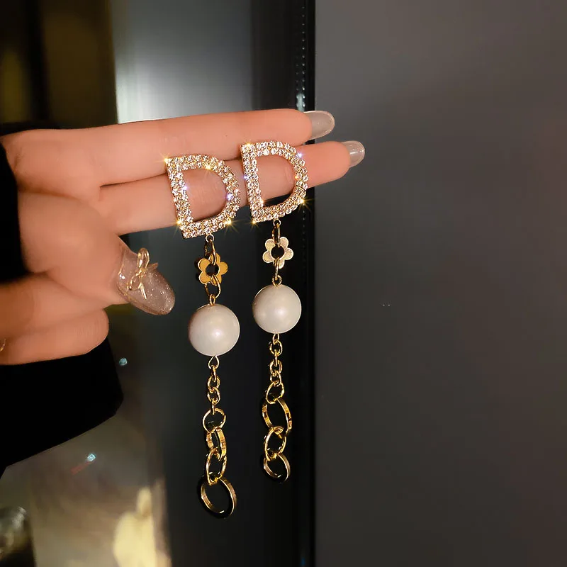 

Korean Trendy Simple Letter Shiny Crystal Gold Pendant Earrings for Woman Fashionable Statement Earrings New Jewelry Accessories