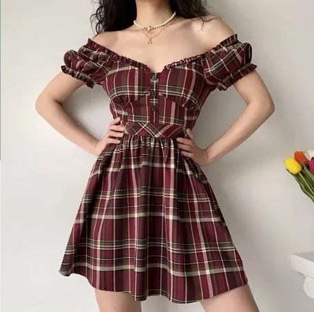 

Summer Boho Red Retro V-neck Puff Sleeve Plaid Print Dress Women Pleated A-line Elegant Sexy Beach Party Brown Girl Dresses 2021