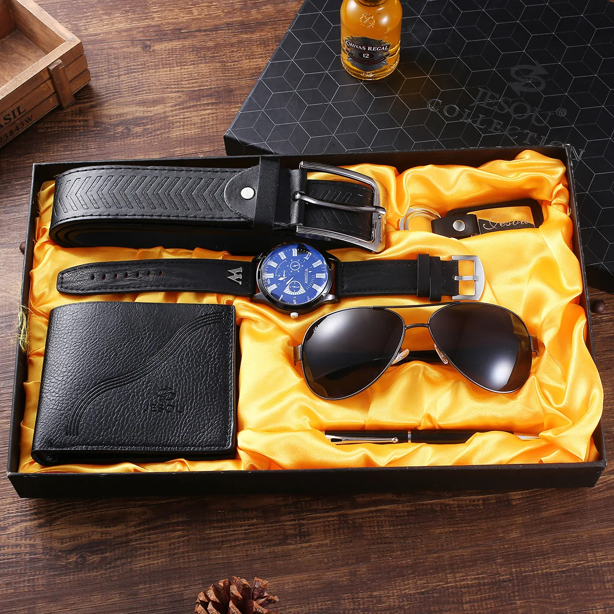 

6pcs / Set Boutique Gift Set Belt + Wallet + Glasses + Keychain Large Dial Quartz Watch + Pen Couple Watches Pair Men and Women