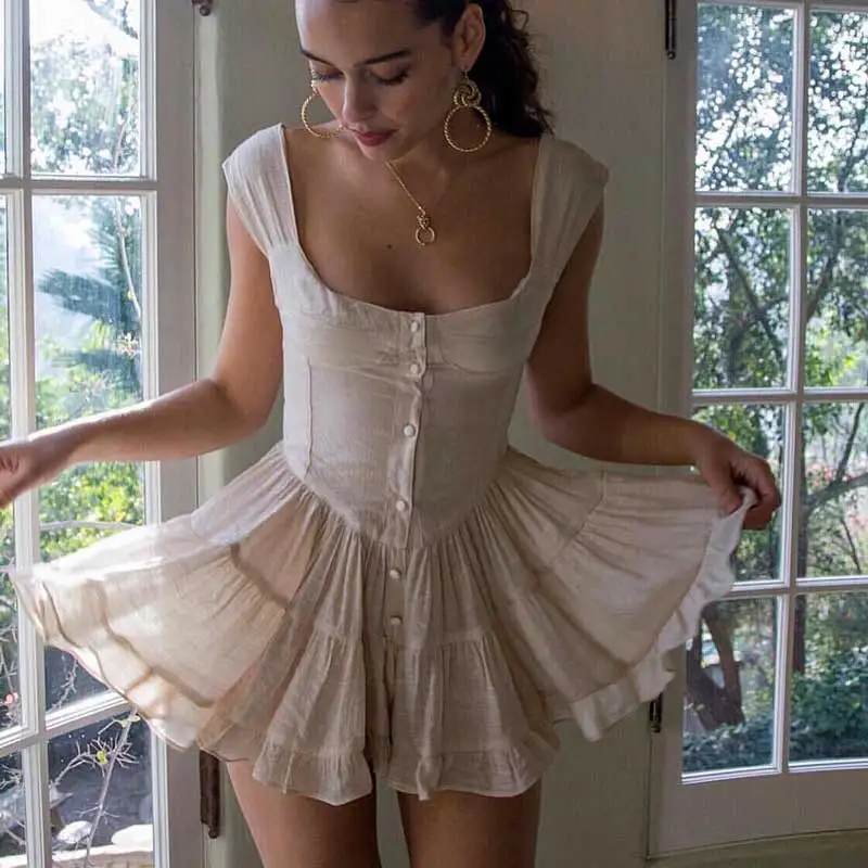 Женское плиссированное платье хлопковое бежевое мини пляжное на кнопках без