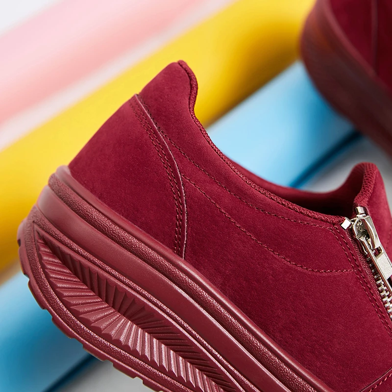 Женские кроссовки на танкетке брендовая спортивная обувь стройнящие