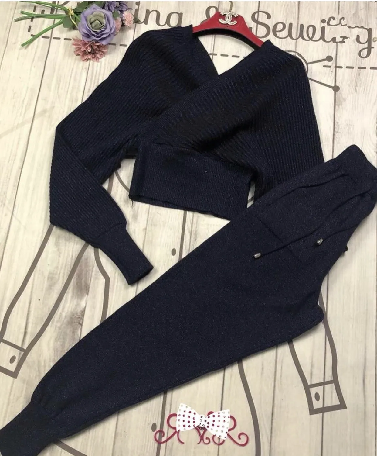 

Women's Hot Sale Full Drawstring Knit Set 2020 New Fashion Cross V-neck Sweater And Pants Two-piece Autumn Of Pullover