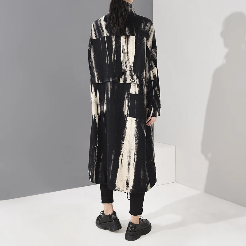 

[EAM] Women Black Pattern Printed Big Size Trench New Stand Collar Long Sleeve Loose Fit Windbreaker Fashion Spring 2021 1U80301