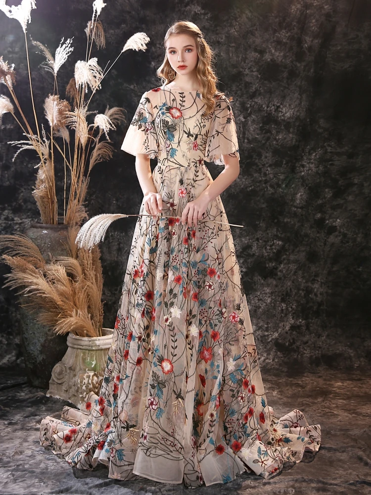 

Floral Embroidery Evening Dresses 2021 Long Dress Colorful Tulle Short Sleeve Court Train Romantic Prom Gown Party Women Wear