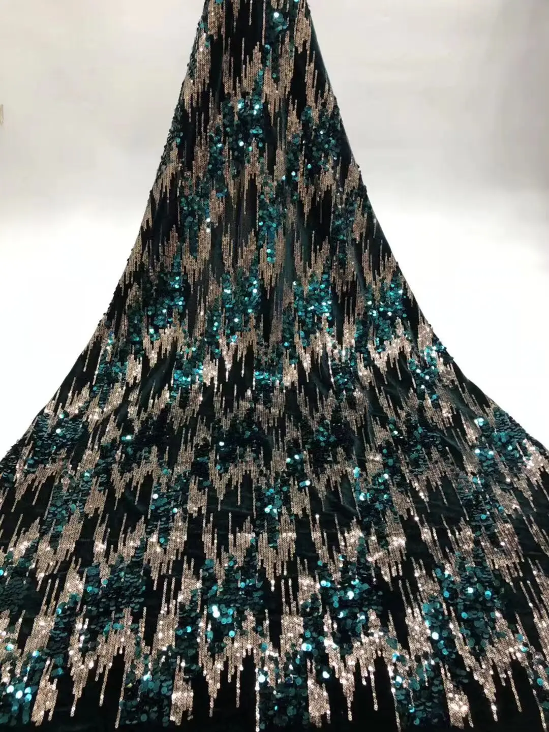 

Good Quality Classic Elegant Embroidery Velvet Lace With Sequince Fabric For African Wedding Dress NN266_F