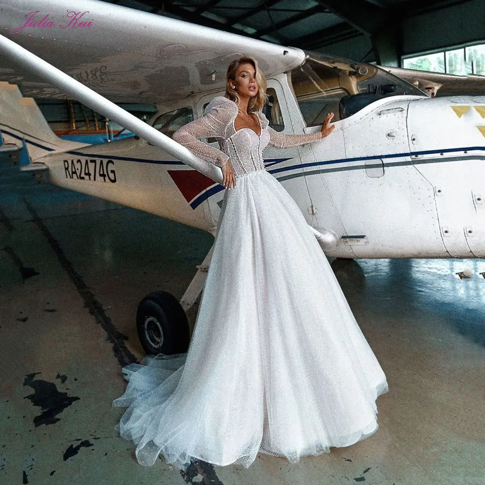 Свадебное платье-трапеция с длинным рукавом и мерцающим кружевом | Свадьбы