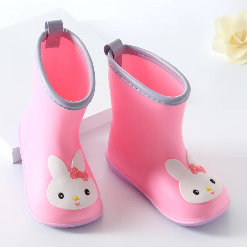 Красивые детские резиновые сапоги с широким круглым носком из ПВХ