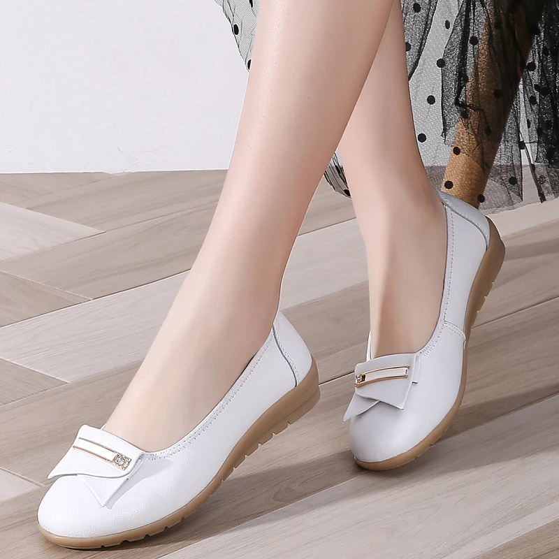 

Luxury Autumn Women Leather Shoes Womens Flats Loafers Buckle Crystal Casual Nurse Shoes Round Toe Soft Ladies Shoes Sneakers