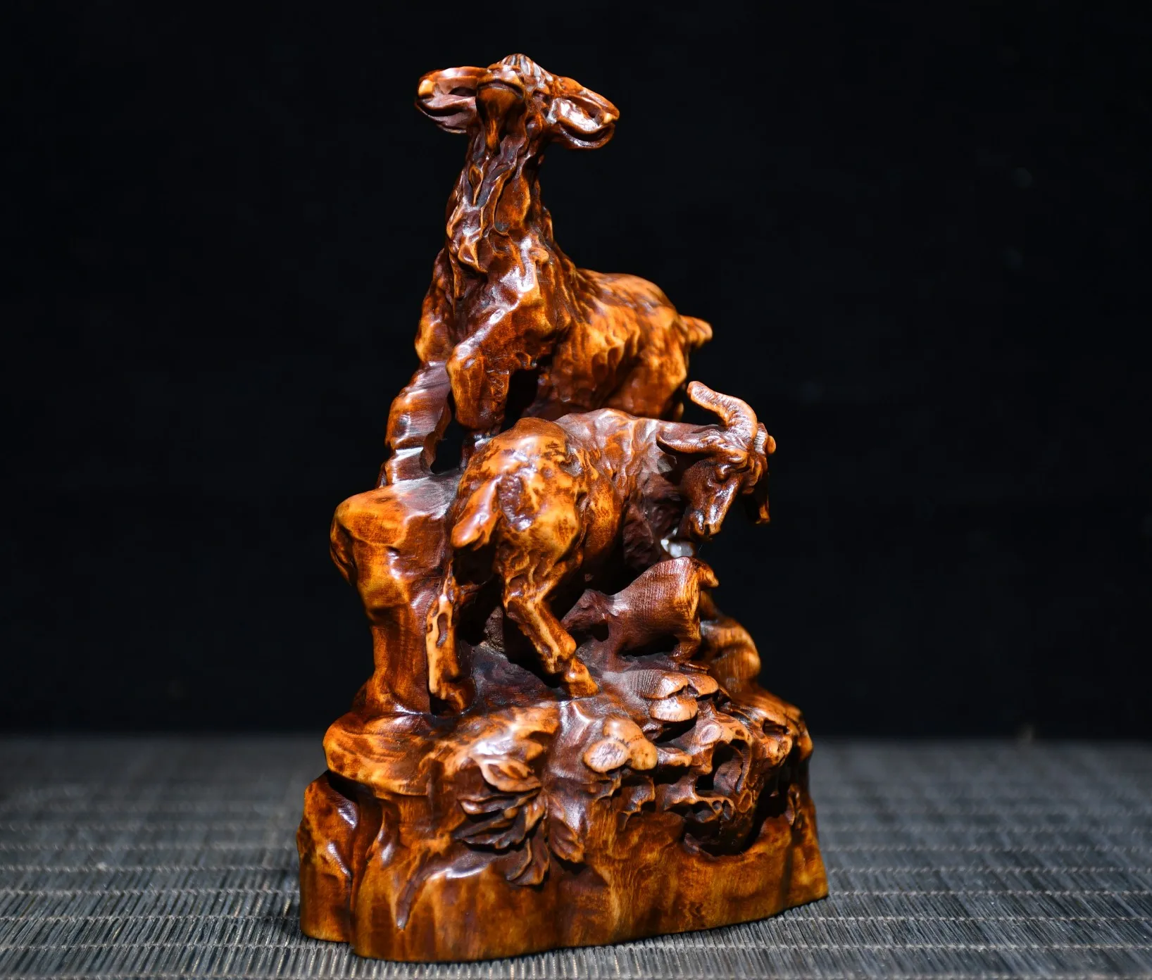 

5"China Lucky Old Boxwood Hand-carved Three goats statue Implication Sanyang Kaitai Office Ornaments Town House