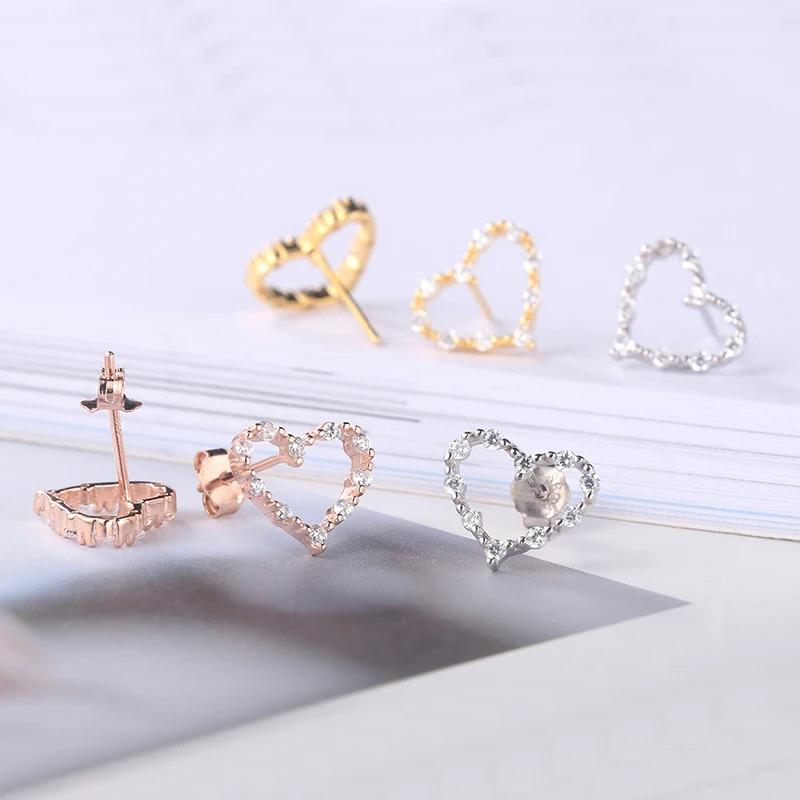 

Japanese and Korean fashion mini heart earrings sterling silver heart earrings to send gifts to female friends3