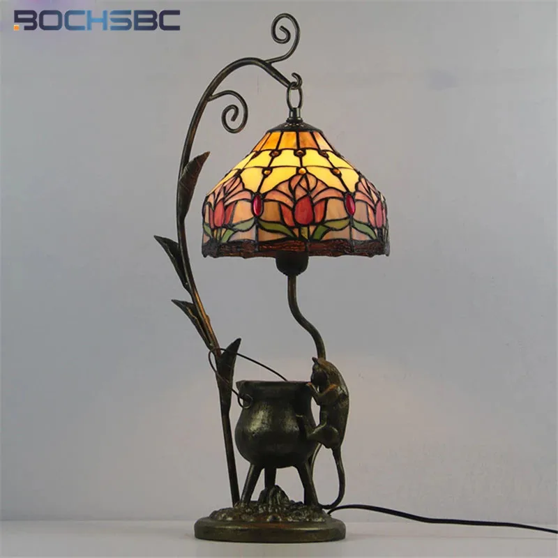 

BOCHSBC Tiffany Style Dragonfly Rose Leaves Stained Glass Shade Table Lamp Resin Cast Mouse Iron Tank Frame Art Desk Light