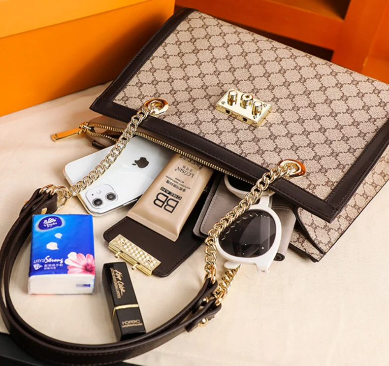 Runway designer handbag women's fashion large capacity one shoulder travel bag 2021