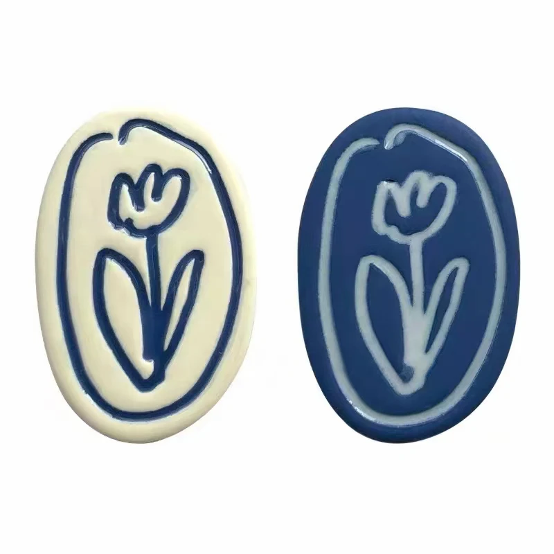 

2021 Spring Blue White Color Contrast Tulip Geometric Oval Stud Earring for Women Fashion Chic Asymmetric Flower Enamel Ear Gift