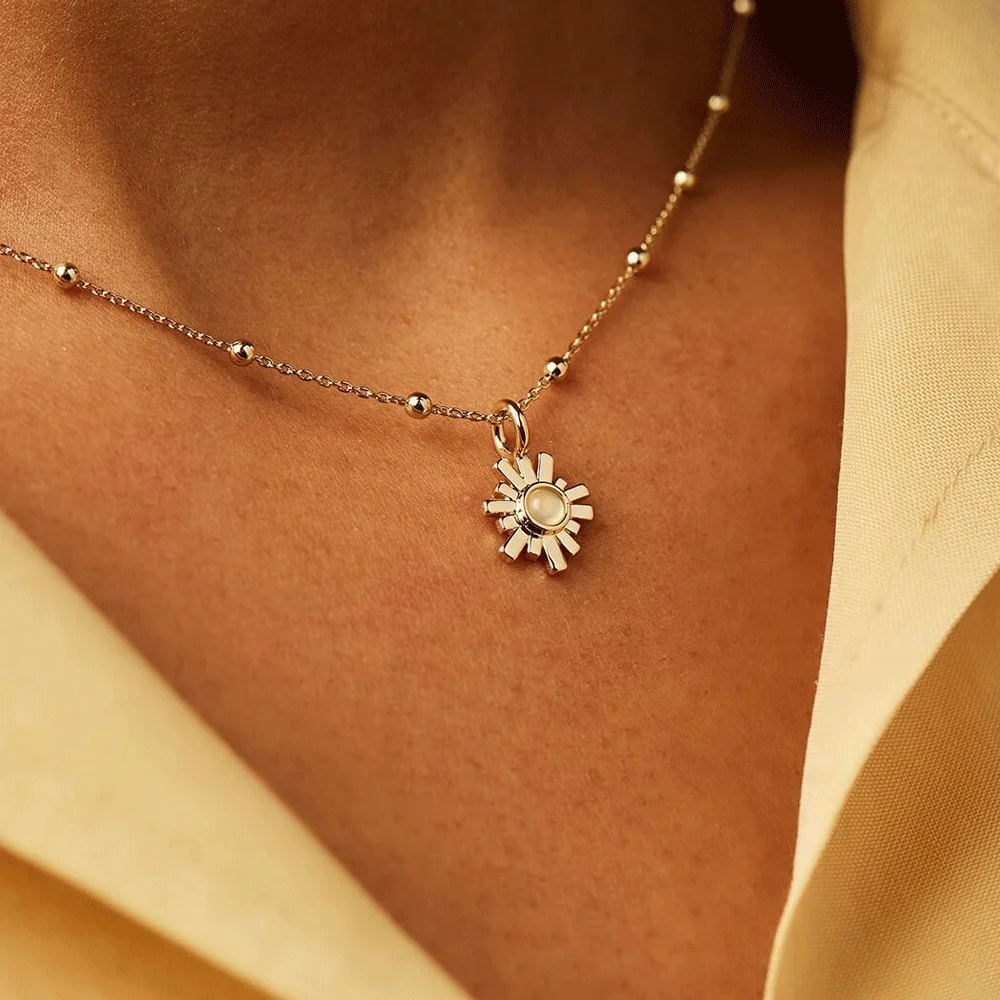 

Minimalist Sun Necklace for Women MoonStone Stainless Steel Necklaces Gold Plated Sunshine Pendant Chain Christmas Gift Jewelry