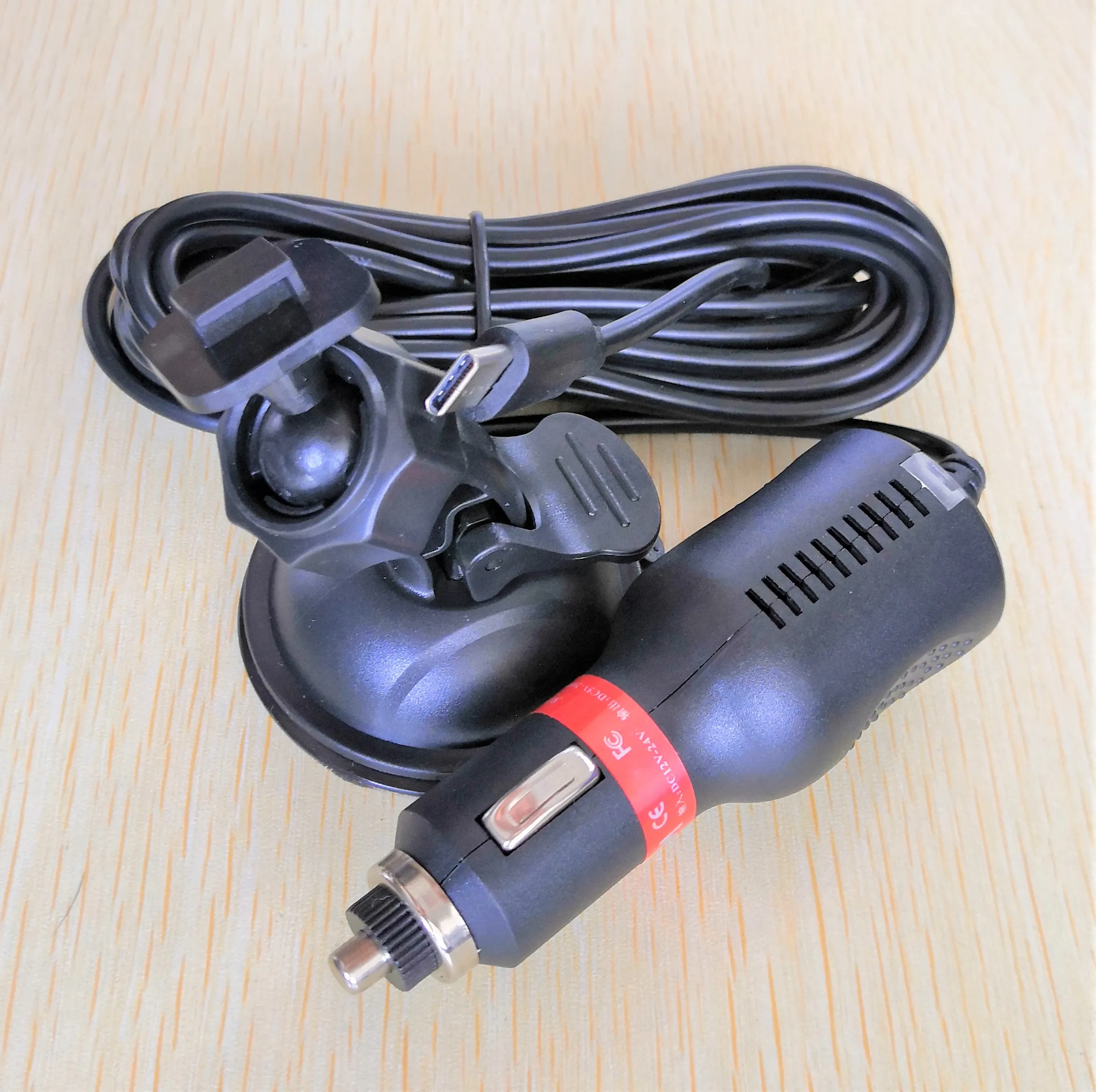 Автомобильное зарядное устройство SJCAM A10 Type-C + Автомобильная присоска для