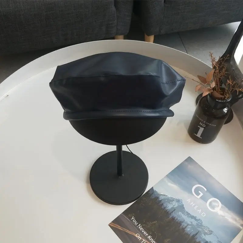 Берет кожаный женский Модная элегантная шапка во французском стиле черный