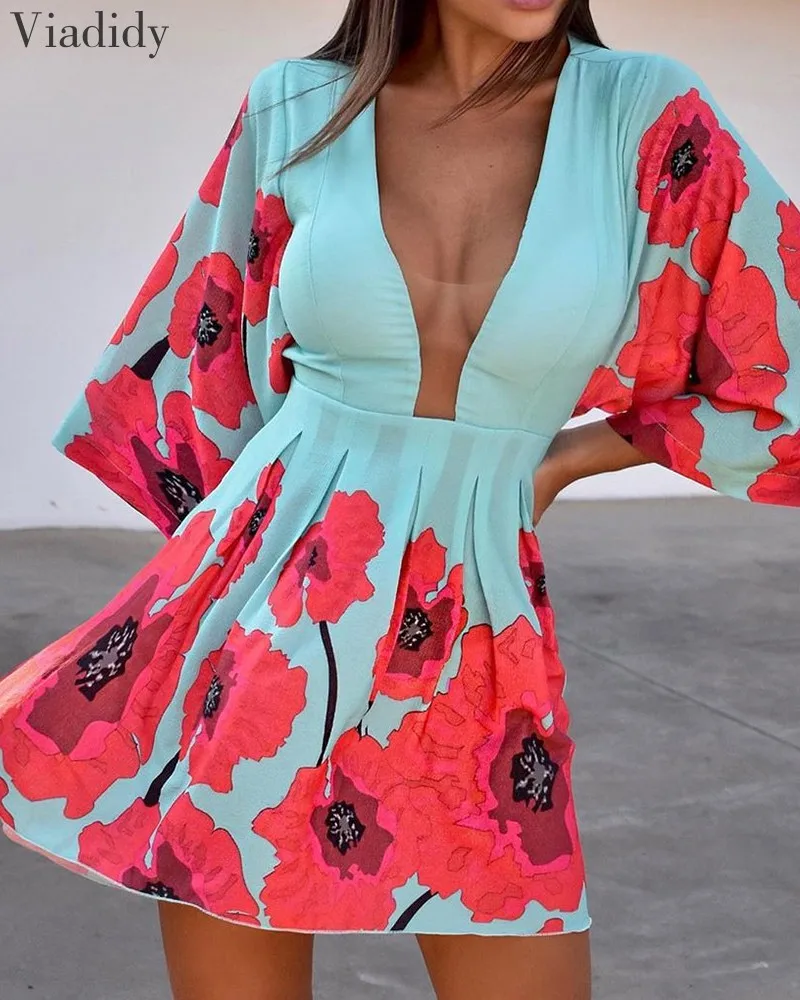 Женское ТРАПЕЦИЕВИДНОЕ ПЛАТЬЕ с цветочным принтом и глубоким V-образным вырезом |