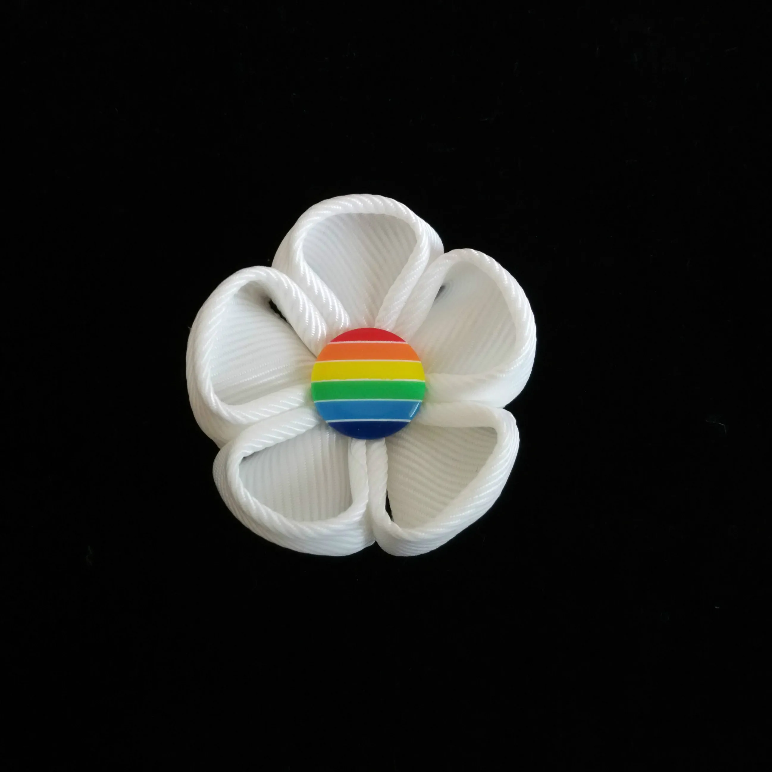 

LALAVARA 100pcs white flower rainbow lapel sticks pins LGBT pride brooches wedding men's boutonnieres