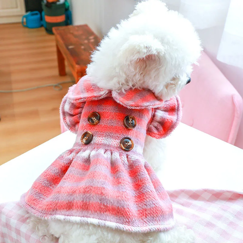 Зимнее пальто в шотландскую клетку для собаки с пузырьковым рукавом отворотом