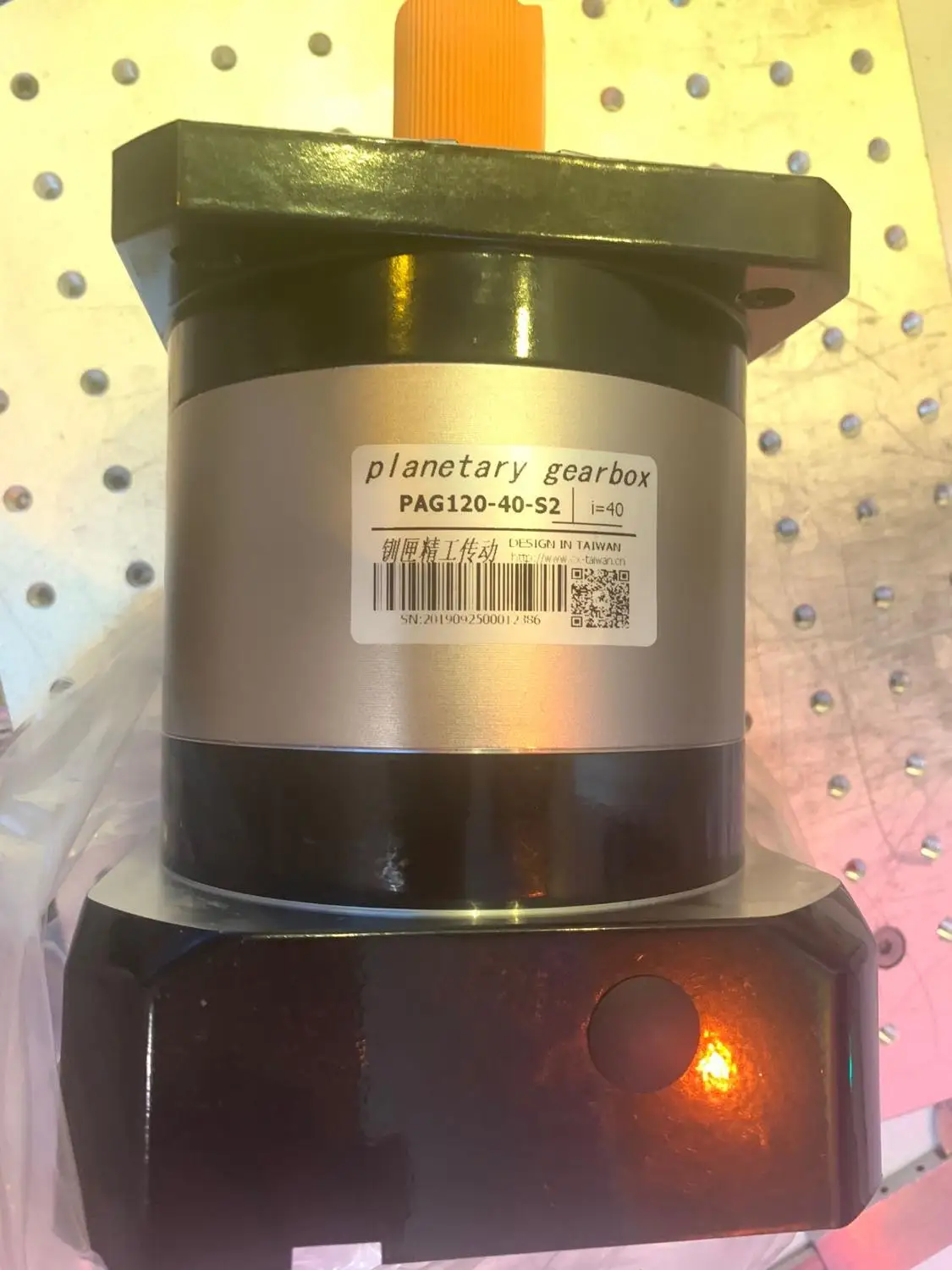 

130 мм квадратный фланцевый серводвигатель, точный планетарный редуктор, длина тела 136 мм, коэффициент скорости 3:1 4:1 5:1 8:1