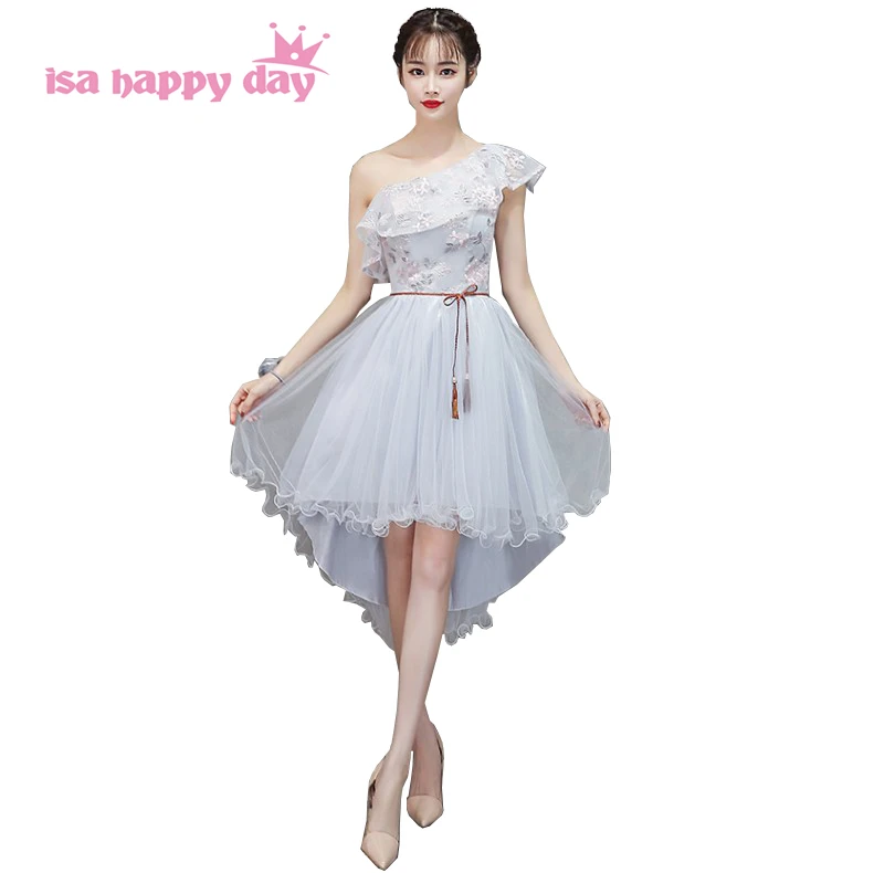 Платье кружевное светильник одно плечо светло серое короткое спереди и длинное