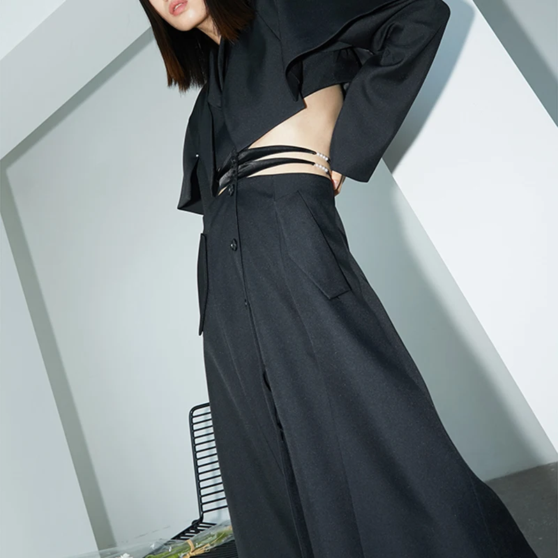 

TWOTWINSTYLE Sexy Hollow Out Waist Windbreaker For Women Patchwork Pearl Cape Trench Coats Female 2021 Fashion New Spring