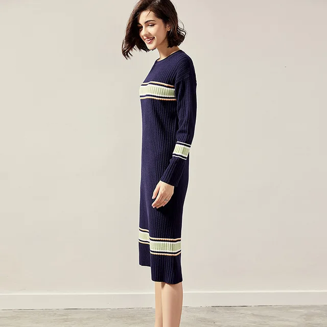 Женское трикотажное платье-свитер длинное приталенное платье в полоску