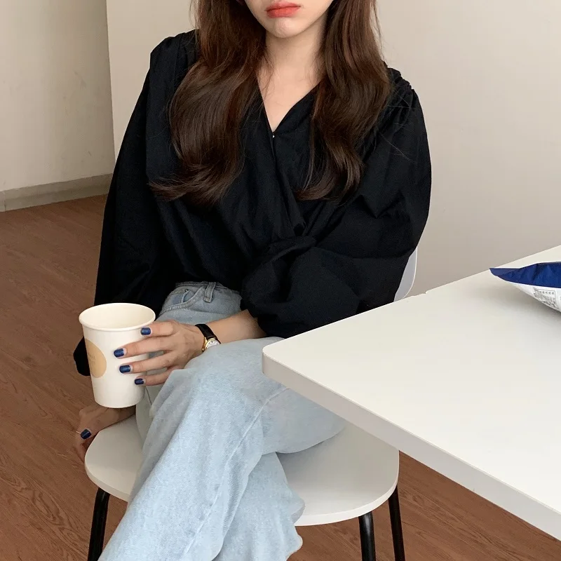 

2021 Chic Fashion Pleated Buckle Design Loose Short T Shirts Women White OL Lady Korean French Lantern Sleeve V-Neck T Shirts