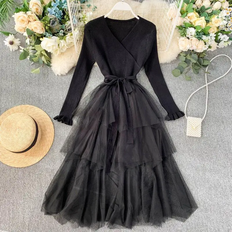 Женское трикотажное платье Gagarich однотонное трапециевидной формы с v-образным