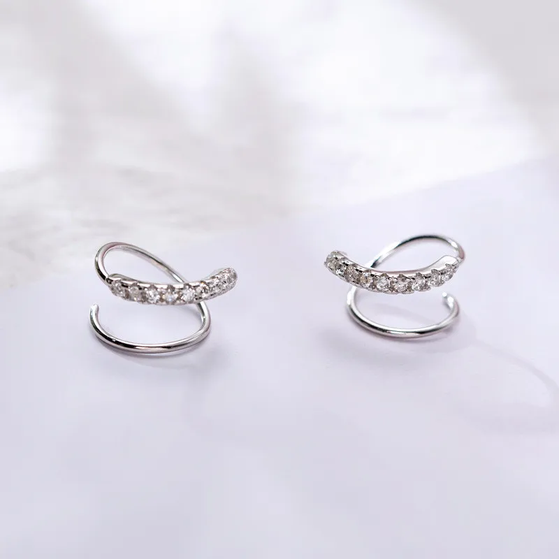 Женские серьги-гвоздики с инкрустацией в виде винтовой ленты Серебро S925 пробы