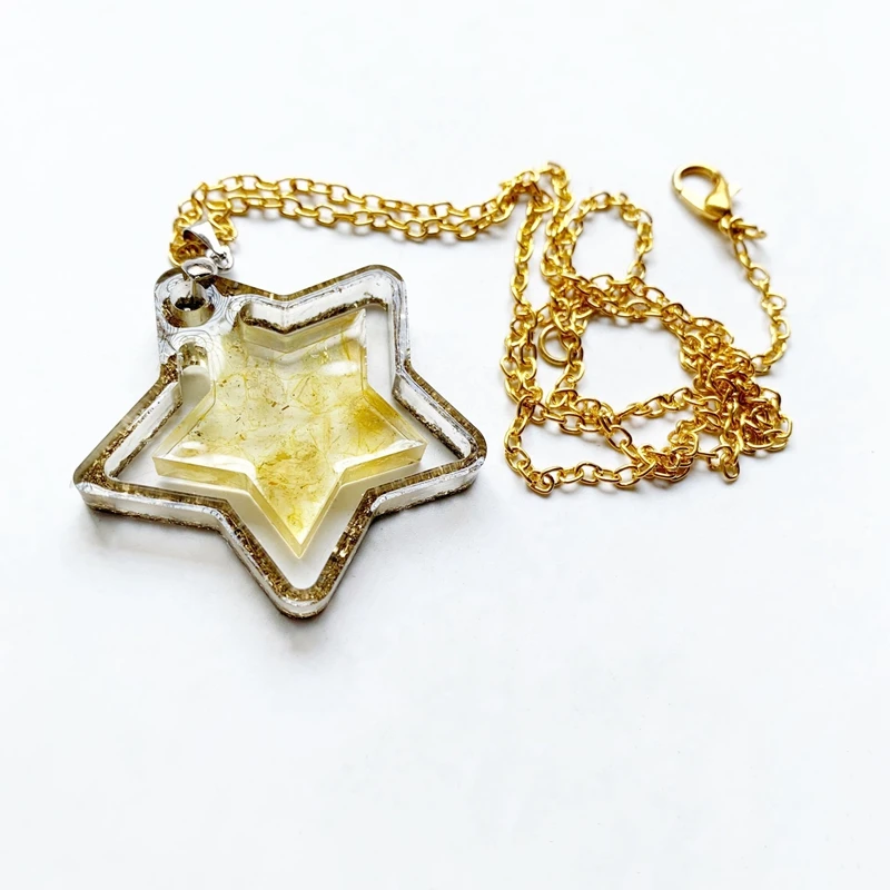 Кварцевая подвеска со звездными кристаллами в виде лимонно-желтых цитринов, украшенная медными чипсами, оргонитовая энергетическая смола, ювелирные принадлежности.