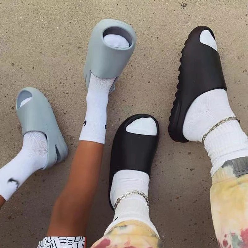 

2021 Summer Comfy Slippers Indoor Home Shoes EVA Quality SlidesWomen Men Parents Children Cute Funny Soft Beach Slippers