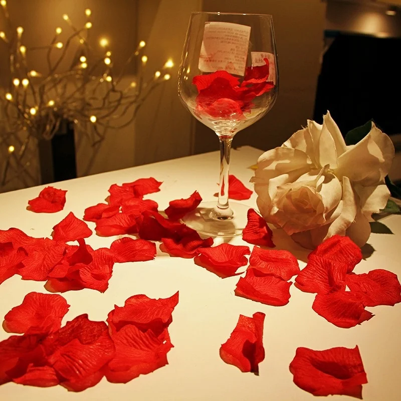 

1000Pieces of Non-wovenFake Rose Petals4cm*4cm,Throwing Supplies for Wedding BarAtmosphere,Valentine's Day Confession Decoration