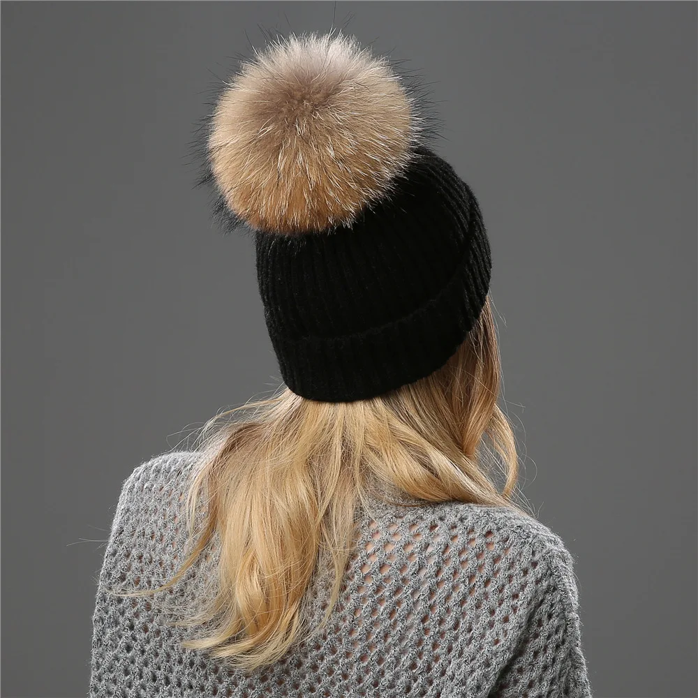 Женская зимняя трикотажная шапка свитер с надписью Ms. Зимняя Лыжная